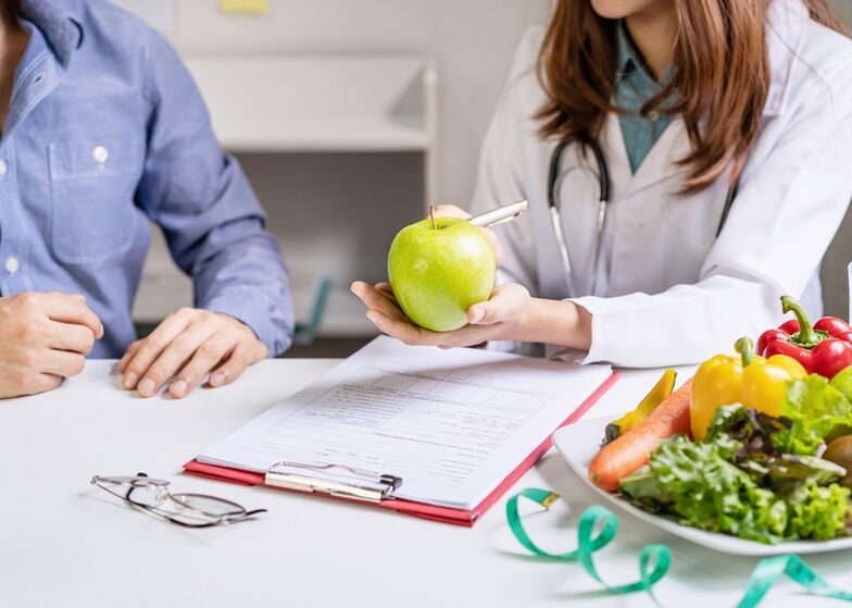 Sebelum anda mula menurunkan berat badan, anda harus berunding dengan pakar pemakanan